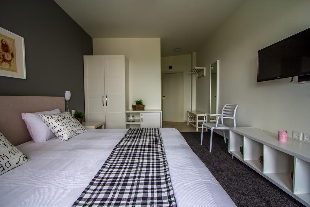 Family Hotel Friends Villa Enchets Chambre photo